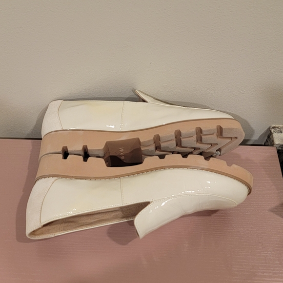 Vionic Kensley Slip On Loafers Womens Cream Patent Leather Chucky Sole Flat Shoe - Picture 11 of 12